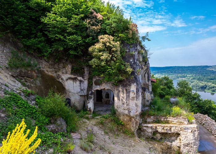 Лядівський скельний монастир: архітектура