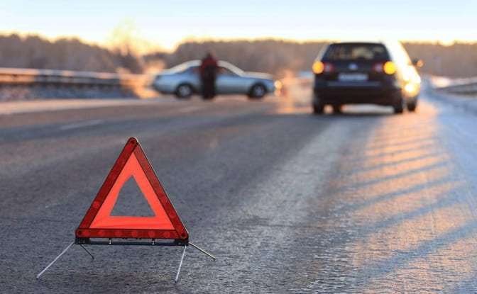 Водійка в'їхала в стовп на Вінниччині
