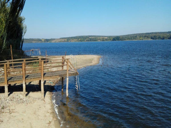Міський пляж та набережна Південного Бугу в Ладижині