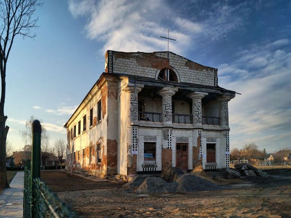 Закинутий костел Успіння Пресвятої Богородиці